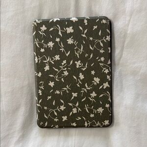 Olive and Beige Patterned Kindle Paperwhite 10th Edition Page the Shop Case